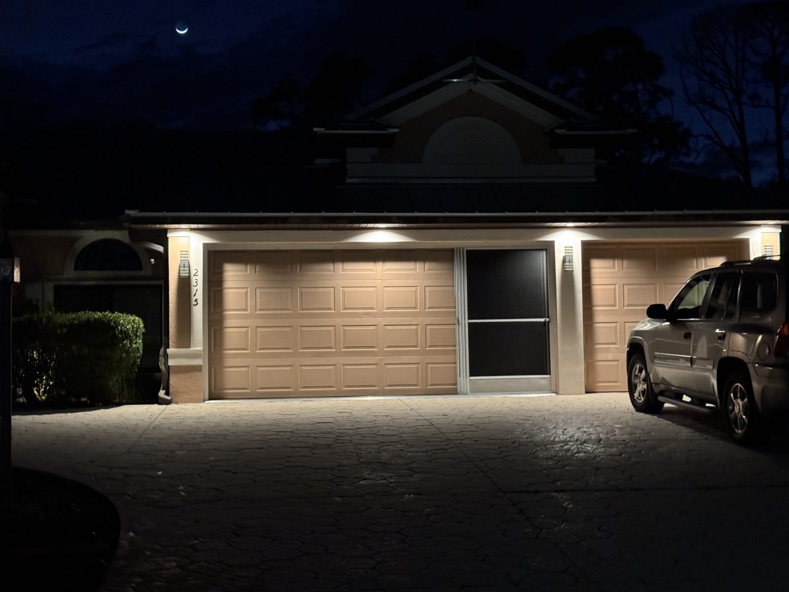 Garage perimeter & soffit lighting